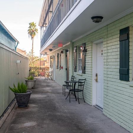 French Quarter Suites Hotel Ню Орлиънс Екстериор снимка