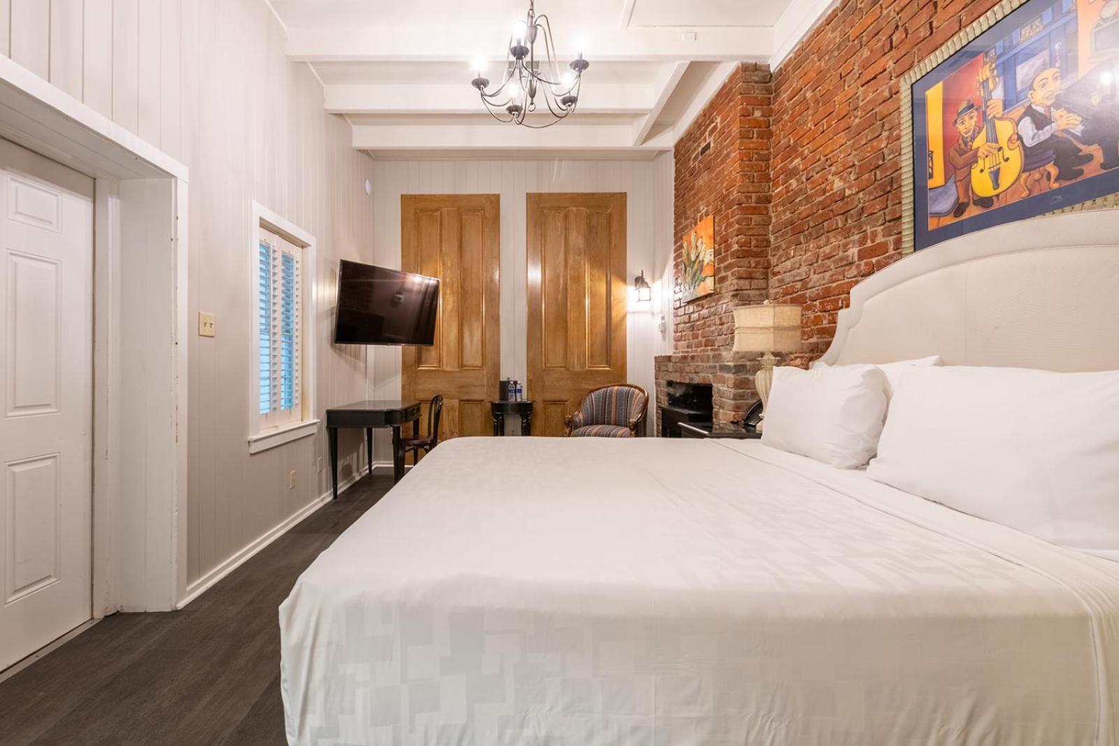 French Quarter Suites Hotel Ню Орлиънс Екстериор снимка