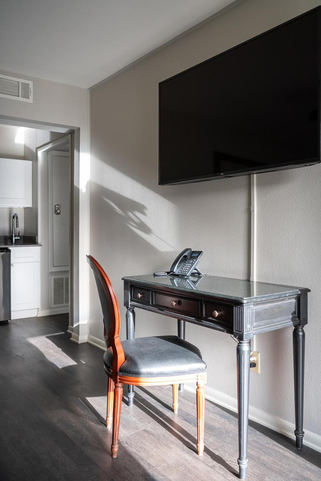 French Quarter Suites Hotel Ню Орлиънс Екстериор снимка