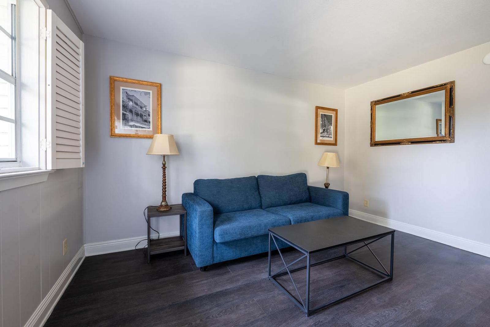 French Quarter Suites Hotel Ню Орлиънс Екстериор снимка