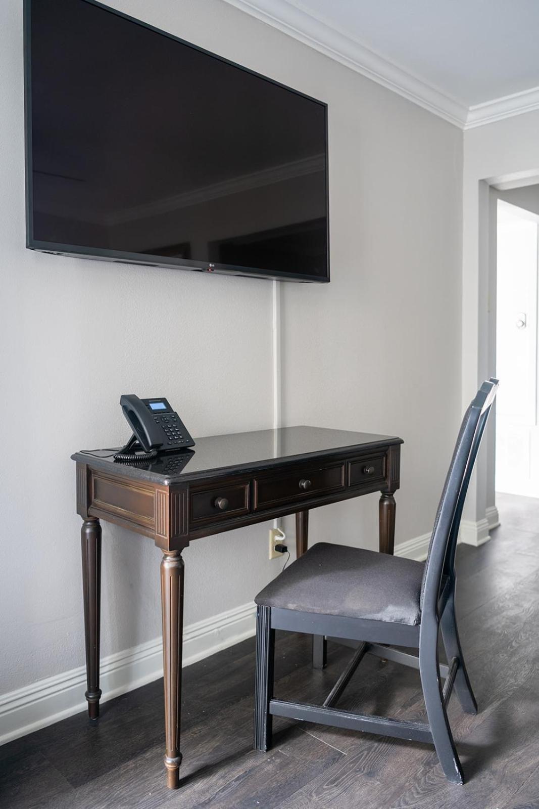 French Quarter Suites Hotel Ню Орлиънс Екстериор снимка