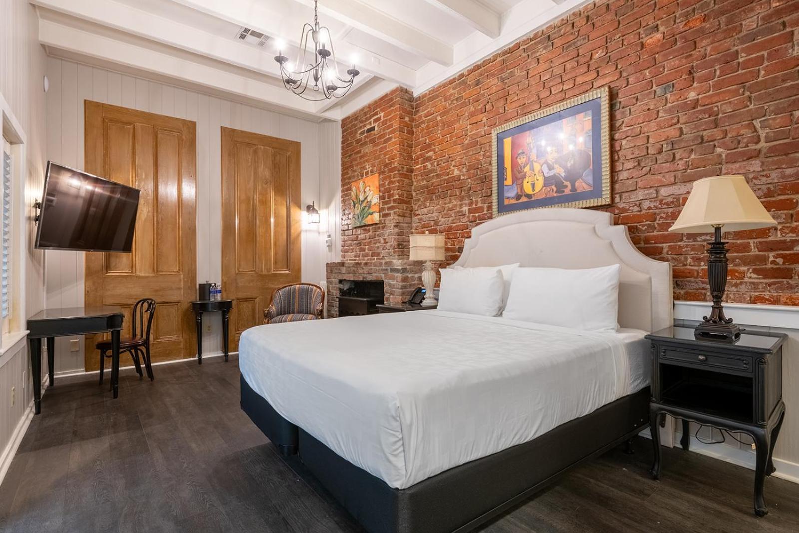 French Quarter Suites Hotel Ню Орлиънс Екстериор снимка