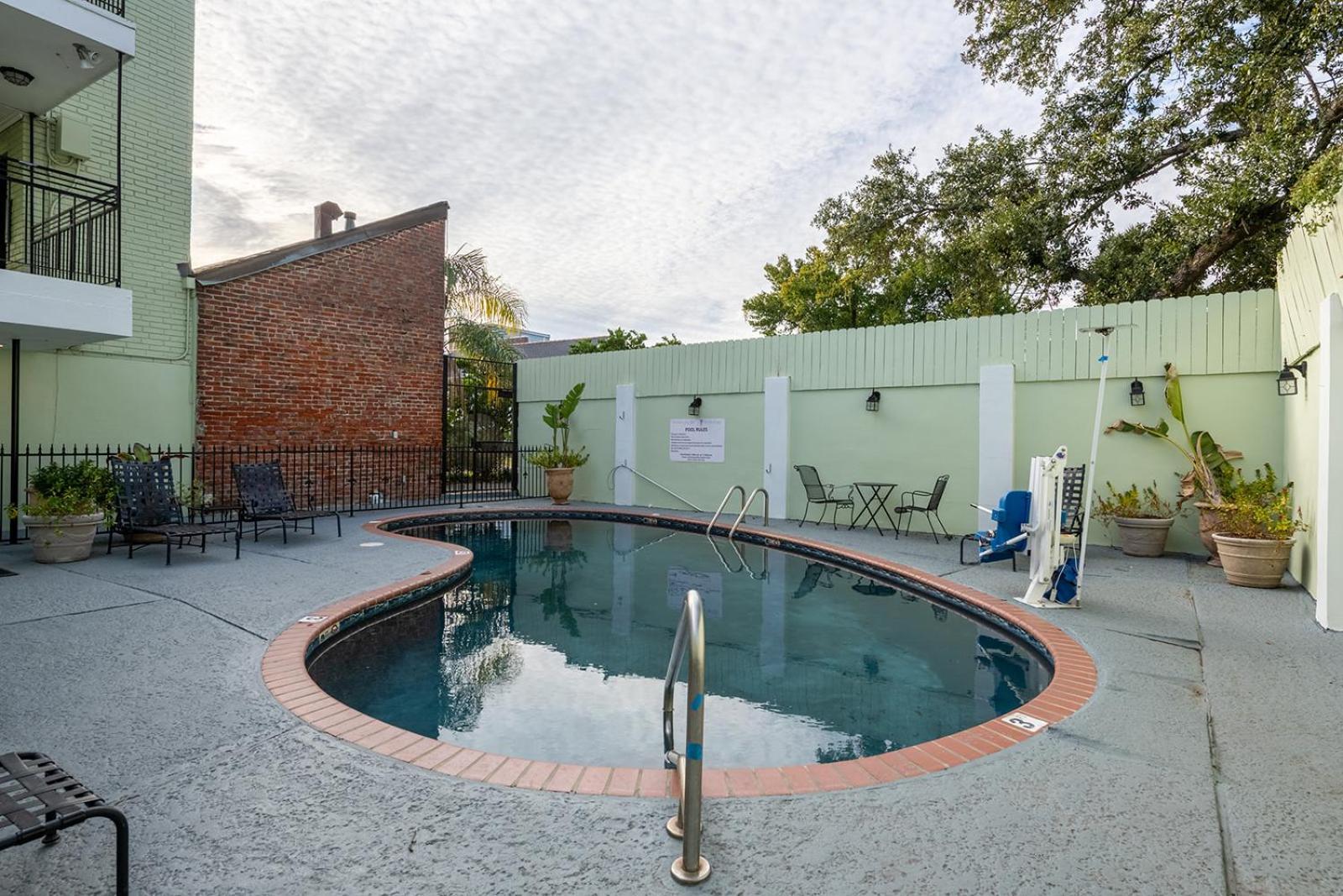 French Quarter Suites Hotel Ню Орлиънс Екстериор снимка
